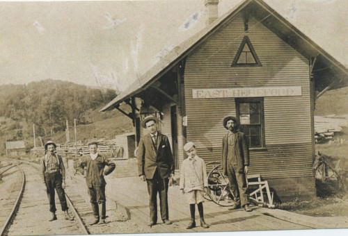 Gare d’East Hereford  Joseph-Alphone Laverdière, chef de gare vers 1910-1920