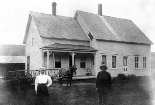 Maison d'Henry Rowell et de Marietta Parker. Regard sur une fenêtre de sorcière Hall Stream (248, Route 253) 1910
