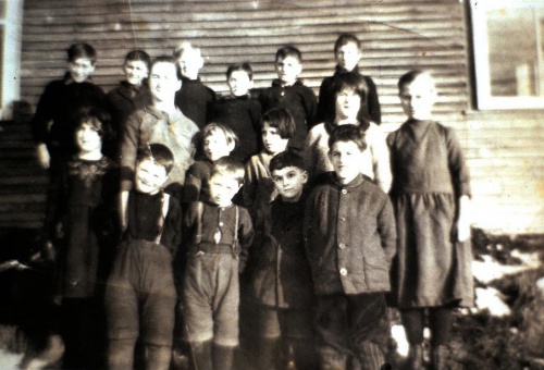 Élèves de l’école du chemin du 9e-Rang Cora Beloin, enseignante 1926