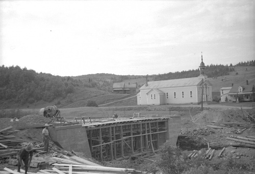 Construction du Pont du Village en 1944  au coût de 14 520,27$