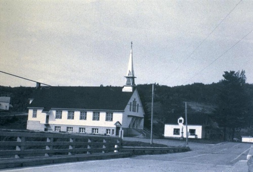 Troisième église et première messe en 1952