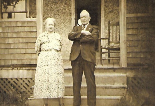 Georges-Émile Bissonnette et Victoria Anne Pariseau Dernière journée sur la ferme du 18, chemin Grégoire 1942